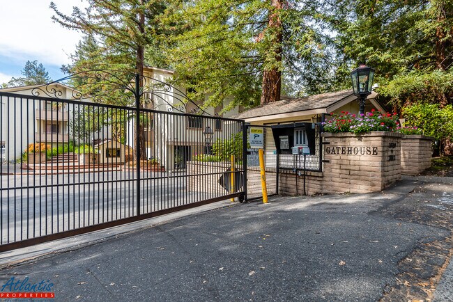 20720 4th St, Unit 14 in Saratoga, CA - Building Photo - Building Photo
