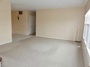 247 Nantucket  247 in Schaumburg, IL - Building Photo - Building Photo