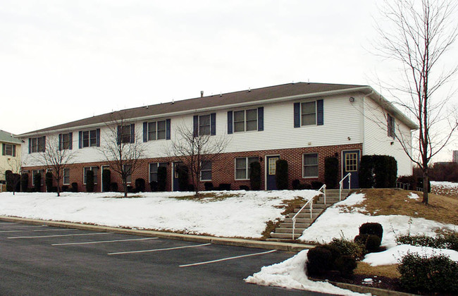 Sussex Court Apartments in Harrisburg, PA - Foto de edificio - Building Photo