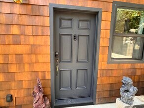 2111 Hyperion Ave in Los Angeles, CA - Foto de edificio - Building Photo