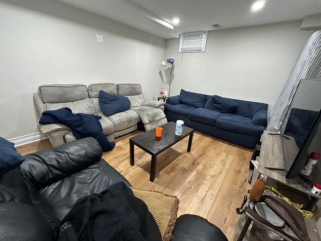 19 Bostonia Ave in Brighton, MA - Foto de edificio - Building Photo