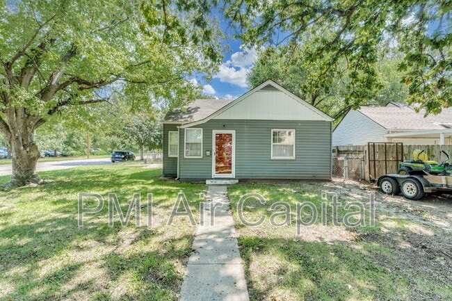 property at 1102 S Minneapolis St