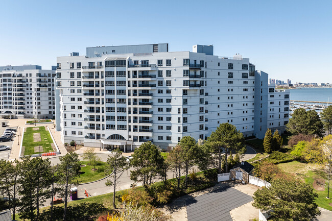 Marina Point in Quincy, MA - Building Photo - Building Photo