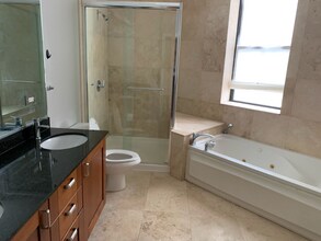 651 N Milwaukee Ave-Unit -404 in Chicago, IL - Building Photo - Building Photo