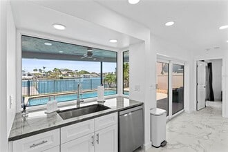 340 Palm Island NE in Clearwater, FL - Building Photo - Building Photo