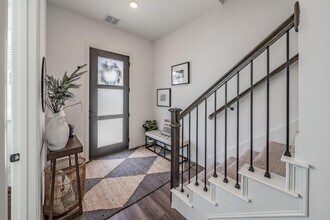 7505 Laburnam Rd in Dallas, TX - Foto de edificio - Building Photo