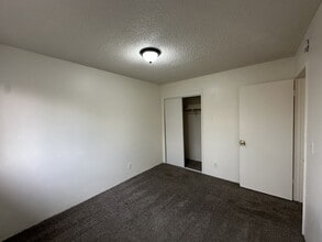 116 Hughes Ave in Bakersfield, CA - Building Photo - Building Photo