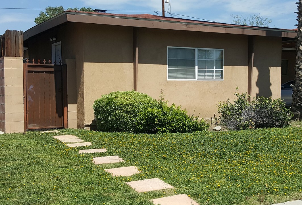 19601 Friar St, Unit 0 in Tarzana, CA - Building Photo