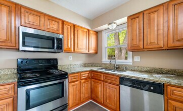 8216 Afterglow Dr in Louisville, KY - Building Photo - Building Photo