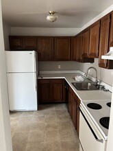 409 Sunset Ln, Unit 405 Sunset in St. Clair Shores, MI - Foto de edificio - Building Photo