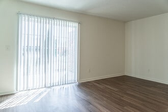 Town & Country Apartments in Urbana, IL - Building Photo - Building Photo