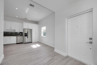 2426 SW 25th St in Miami, FL - Building Photo - Building Photo