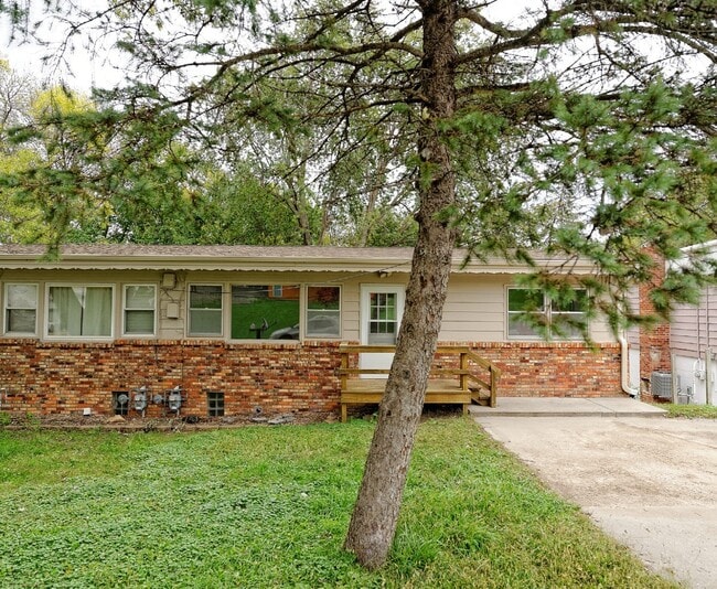 property at 8307 S 38th St