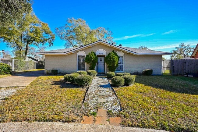 9630 Glenwood Forest Dr in Houston, TX - Building Photo - Building Photo