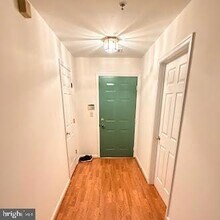 9101 Gracious End Ct, Unit 104 in Columbia, MD - Foto de edificio - Building Photo