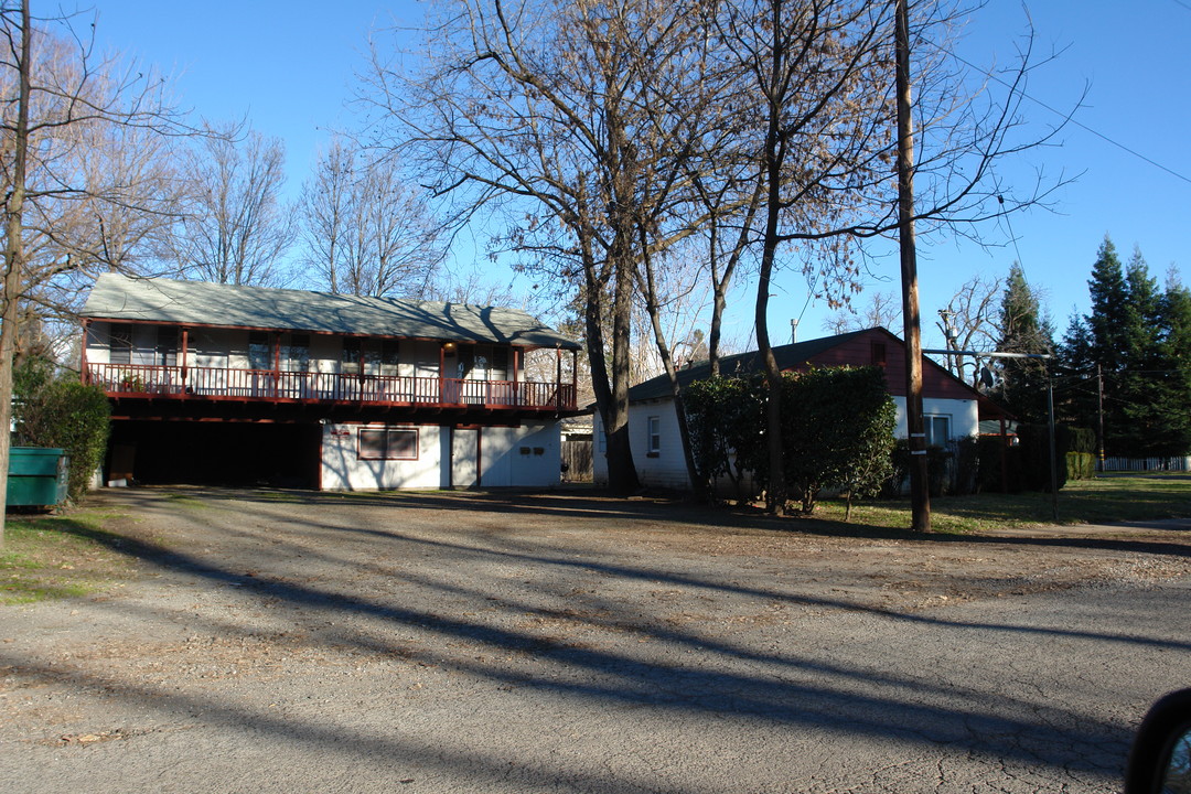 1602 Spruce Ave in Chico, CA - Foto de edificio