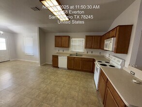 9158 Everton in San Antonio, TX - Building Photo - Building Photo