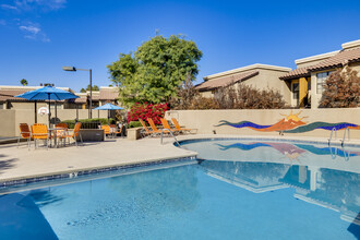 The Place at Village at The Foothills in Tucson, AZ - Foto de edificio - Building Photo