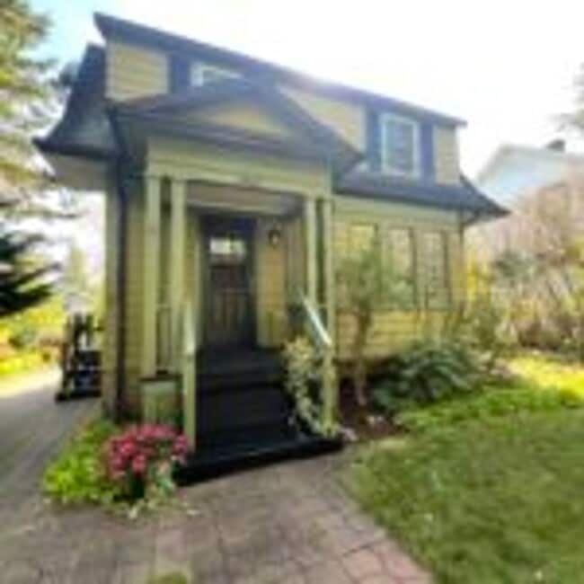 property at 4424 Gilliat St