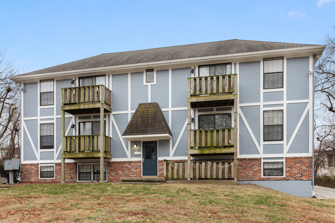 Little Apartments in Grandview, MO - Building Photo