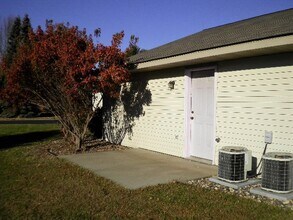 594 W 8th St, Unit A in New Richmond, WI - Building Photo - Building Photo