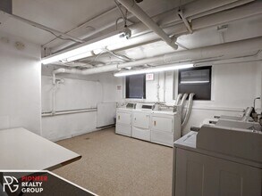 711 W Belmont Ave, Unit 711-410 in Chicago, IL - Foto de edificio - Building Photo