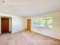 7516 Roosevelt Way NE in Seattle, WA - Building Photo - Building Photo