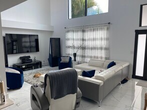 18254 SE Fairview Cir in Tequesta, FL - Building Photo - Building Photo