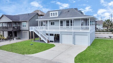 710 Kipp Ave in Kemah, TX - Foto de edificio - Building Photo