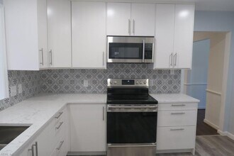 592 Dellwood Dr in Newport News, VA - Building Photo - Building Photo