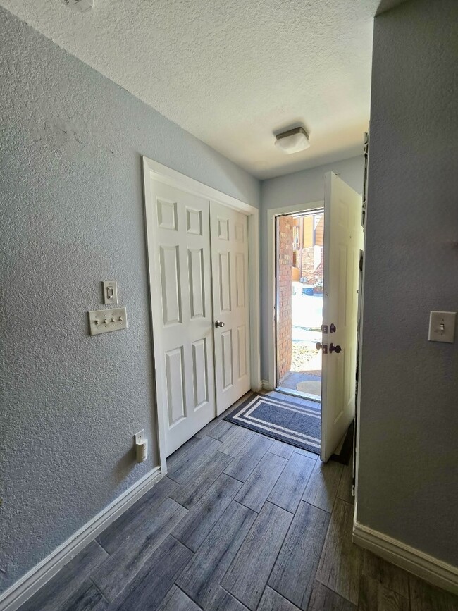 2263 S Buckley Rd, Unit 101 in Aurora, CO - Building Photo - Building Photo