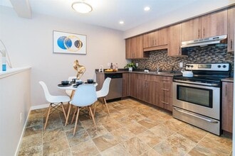 25 Tim Sale Dr in Winnipeg, MB - Building Photo - Building Photo