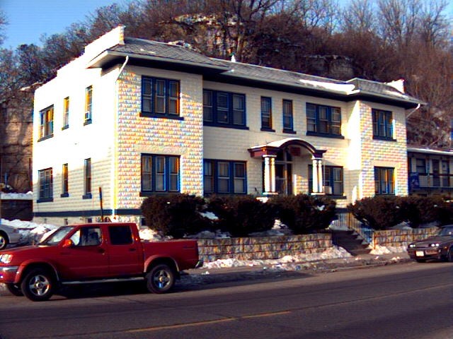 2555 Central Ave in Dubuque, IA - Foto de edificio - Building Photo