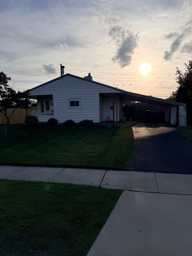 property at 9 Daffodil Ln