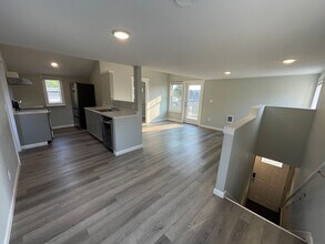 1731 N Cambrian Ave in Bremerton, WA - Building Photo - Building Photo