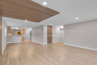 6304 N Troy St in Chicago, IL - Building Photo - Building Photo