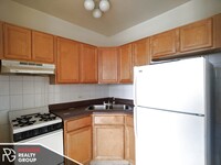 918 W Dakin St, Unit 320 in Chicago, IL - Building Photo - Building Photo