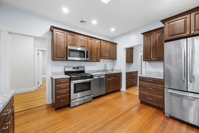 15 Warwick Rd, Unit #3A in Brookline, MA - Building Photo - Building Photo