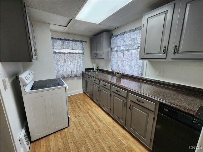 134 E Hoard St in Watertown, NY - Building Photo - Building Photo