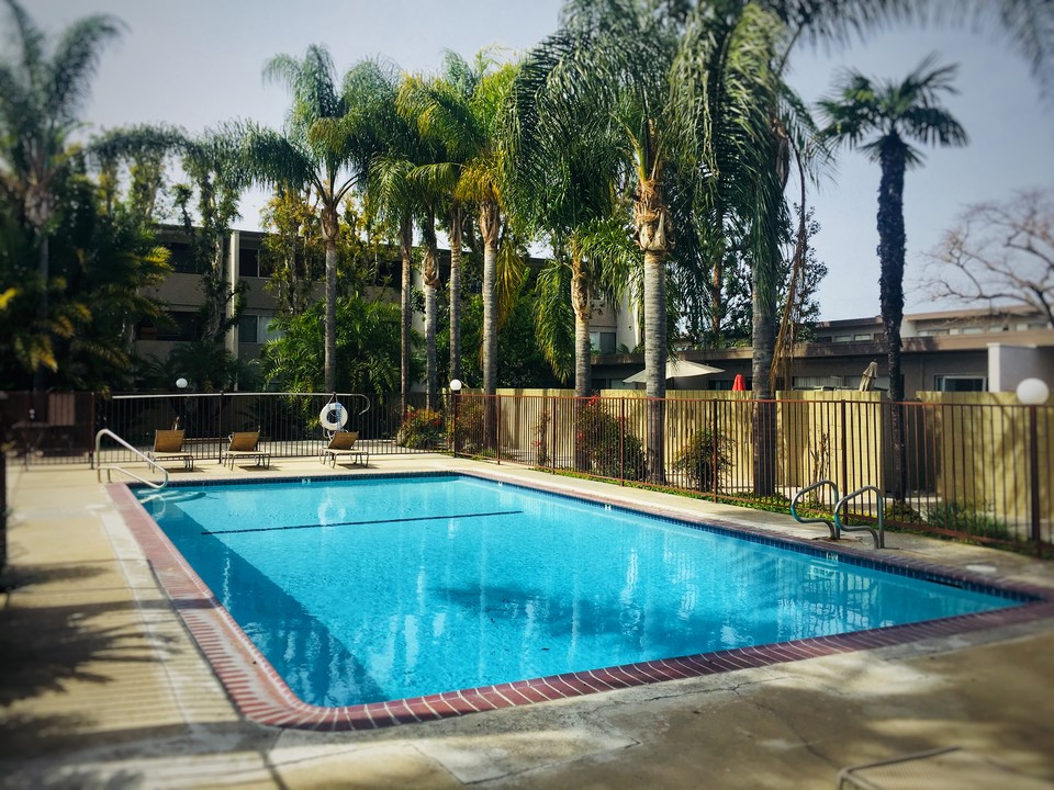 Palm Terrace Apartments in Anaheim, CA - Building Photo