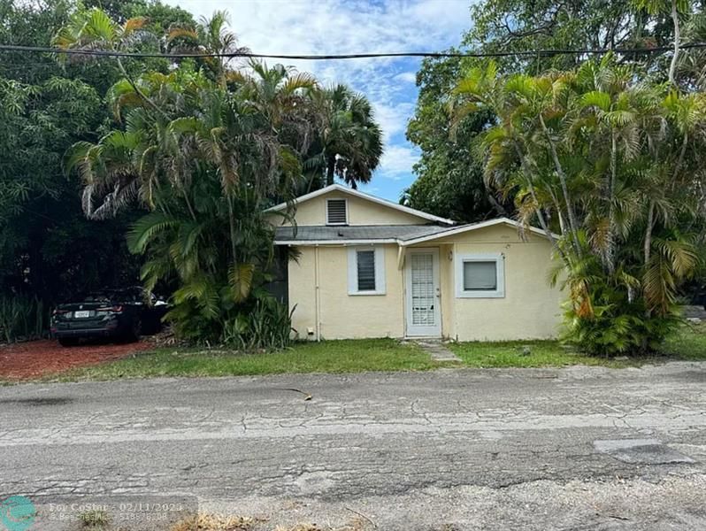 740 NE 15th Ave in Fort Lauderdale, FL - Foto de edificio