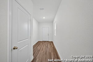 7710 Fern Holw in San Antonio, TX - Building Photo - Building Photo