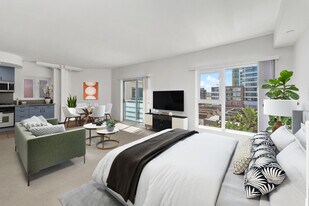 550 15th St, Unit 401 in San Diego, CA - Building Photo