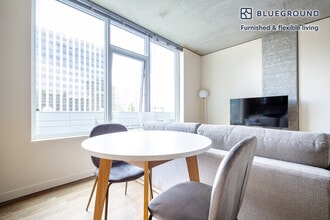 11011 NE 9th St in Bellevue, WA - Foto de edificio - Building Photo