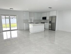 1710 SW 102nd Ave in Miami, FL - Building Photo - Building Photo