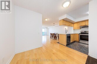 5229 Dundas St W in Toronto, ON - Building Photo - Building Photo