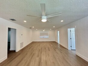575 N Central Ave in Oviedo, FL - Building Photo - Building Photo