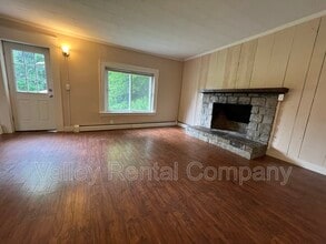 180 Amherst Rd in Sunderland, MA - Building Photo - Building Photo