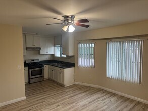 4433 3/4 Towne Ave in Los Angeles, CA - Building Photo - Building Photo