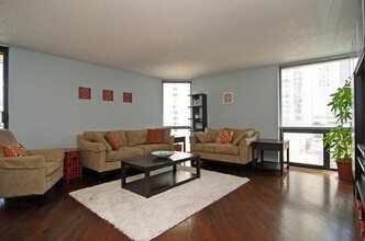 70 W Huron St in Chicago, IL - Building Photo - Building Photo